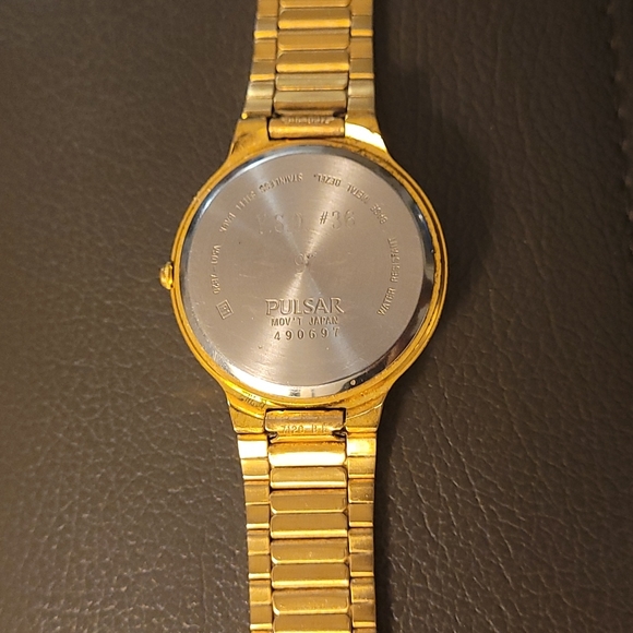Gold Plated Men's Watch - Picture 2 of 4